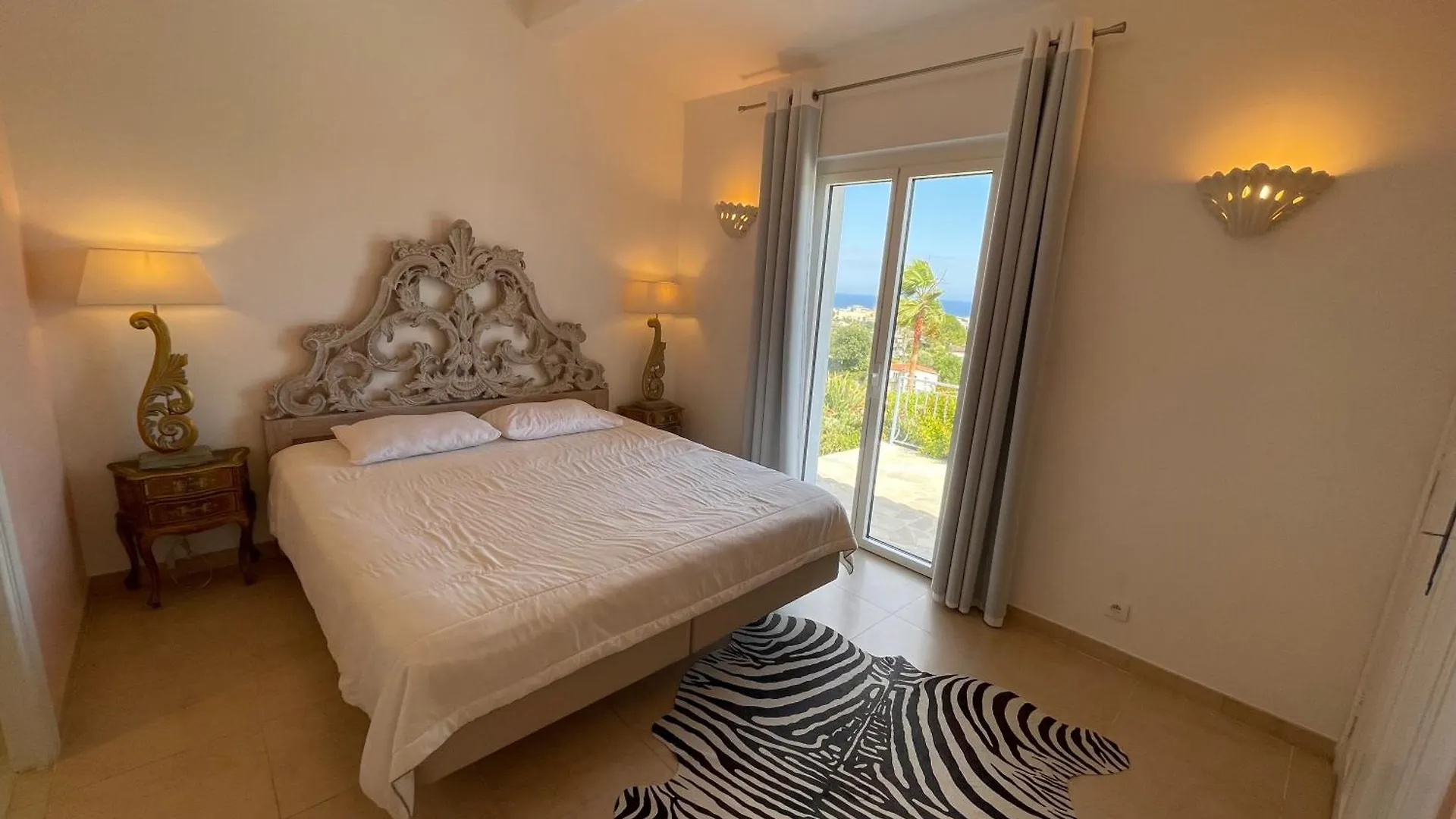 Villa Luxe Et Calme Avec Vue Mer Panoramique A Antibes