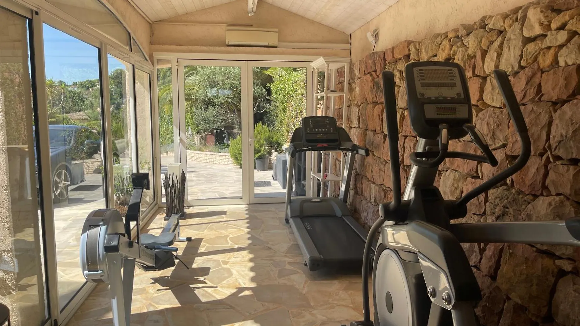Villa Luxe Et Calme Avec Vue Mer Panoramique A Antibes