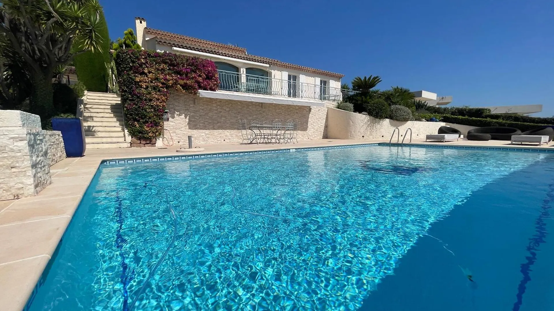 Luxe Et Calme Avec Vue Mer Panoramique A Antibes Villa