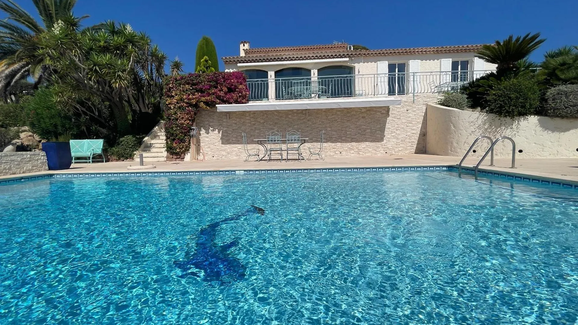 Luxe Et Calme Avec Vue Mer Panoramique A Antibes