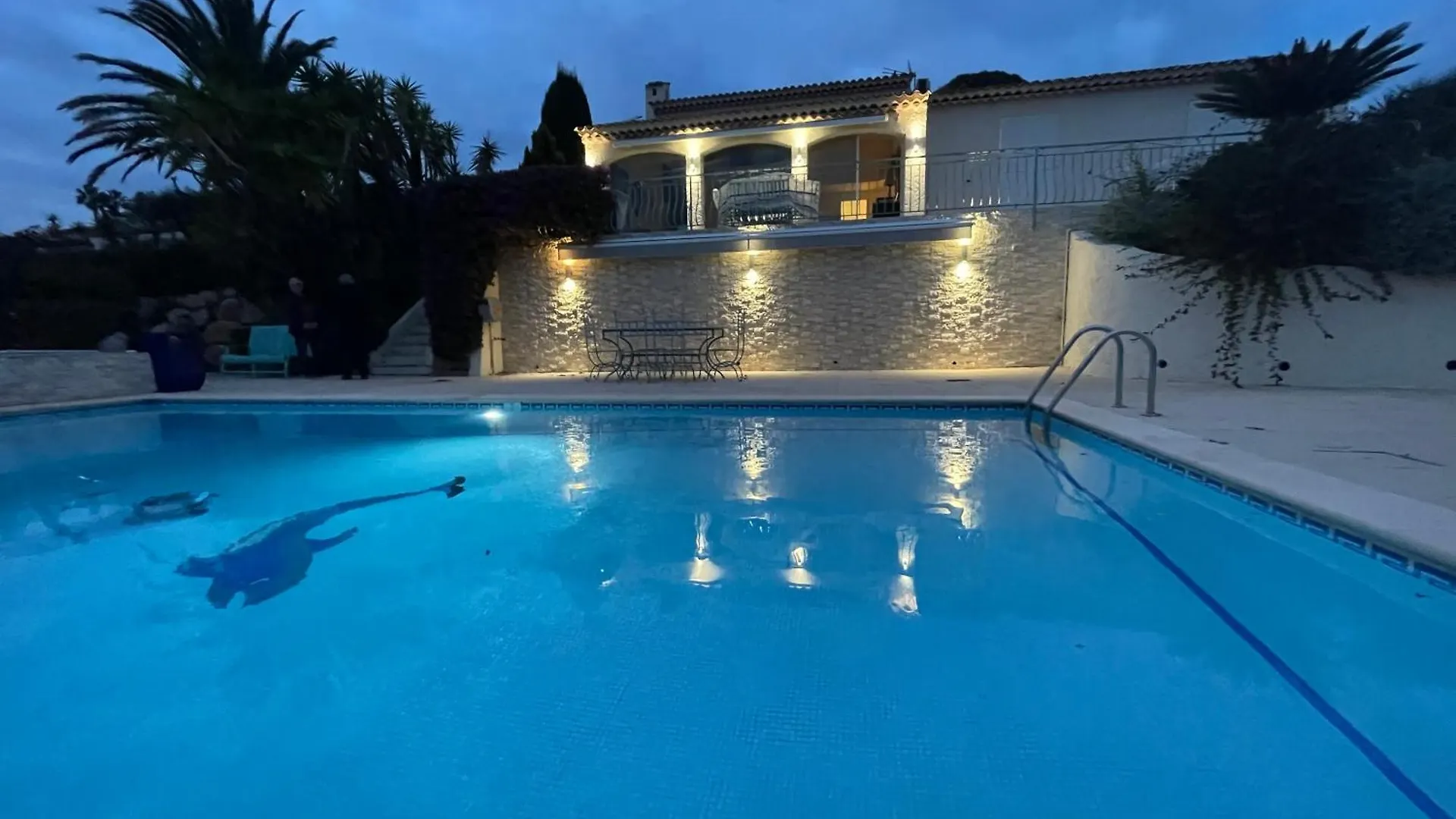 Villa Luxe Et Calme Avec Vue Mer Panoramique A Antibes
