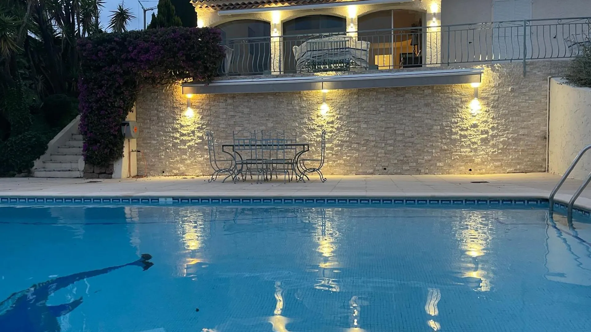 Luxe Et Calme Avec Vue Mer Panoramique A Antibes France