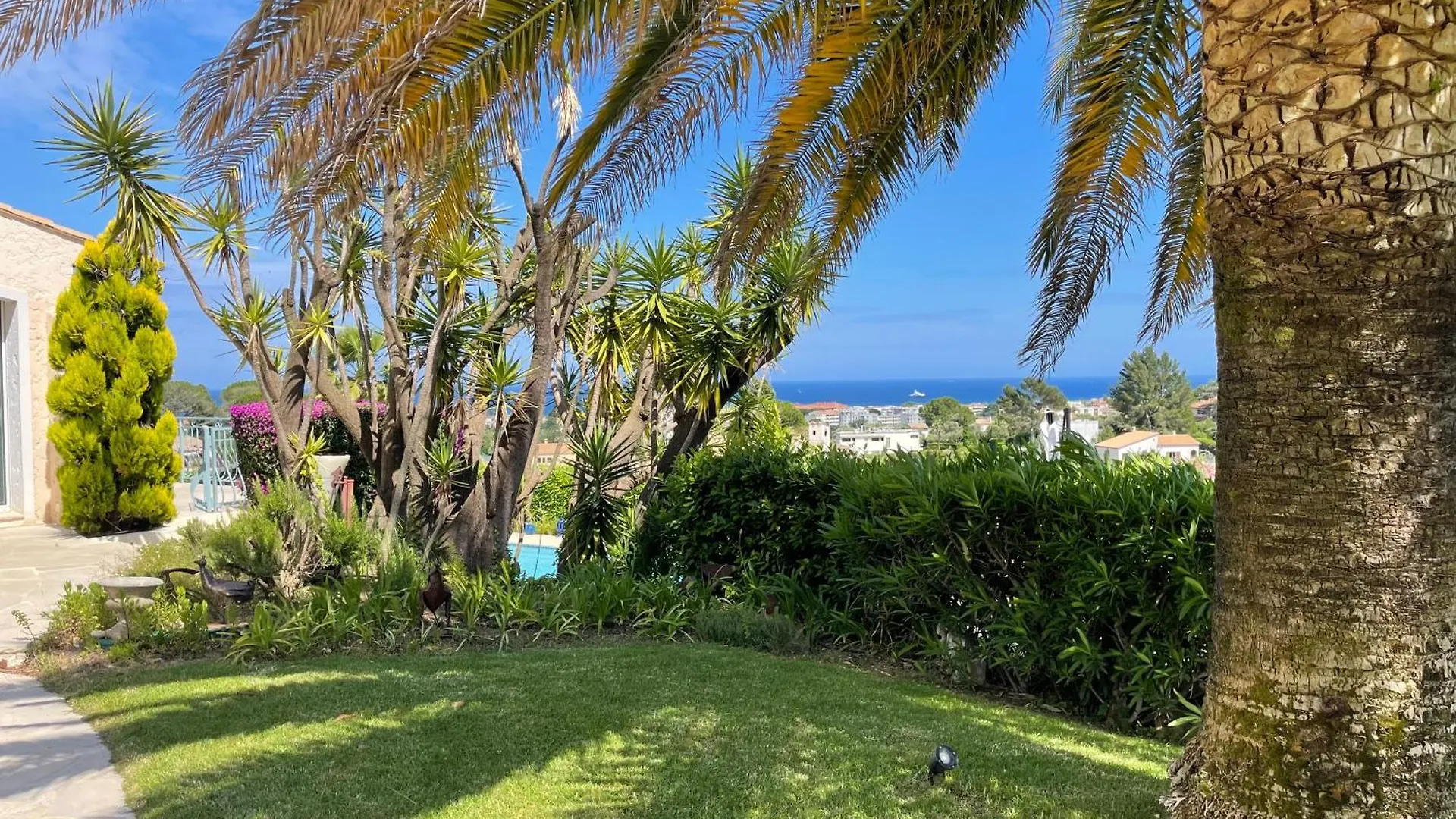 Luxe Et Calme Avec Vue Mer Panoramique A Antibes Francie